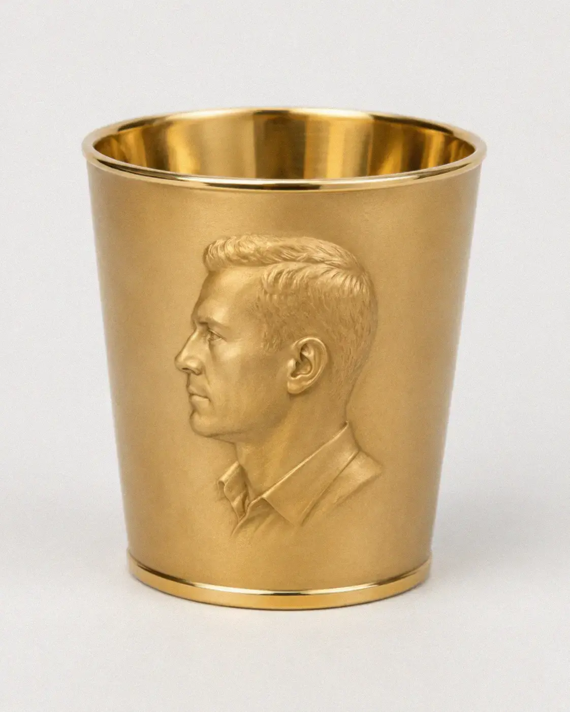 Portrait relief in gold by artist jeweller Nikolay Levashin